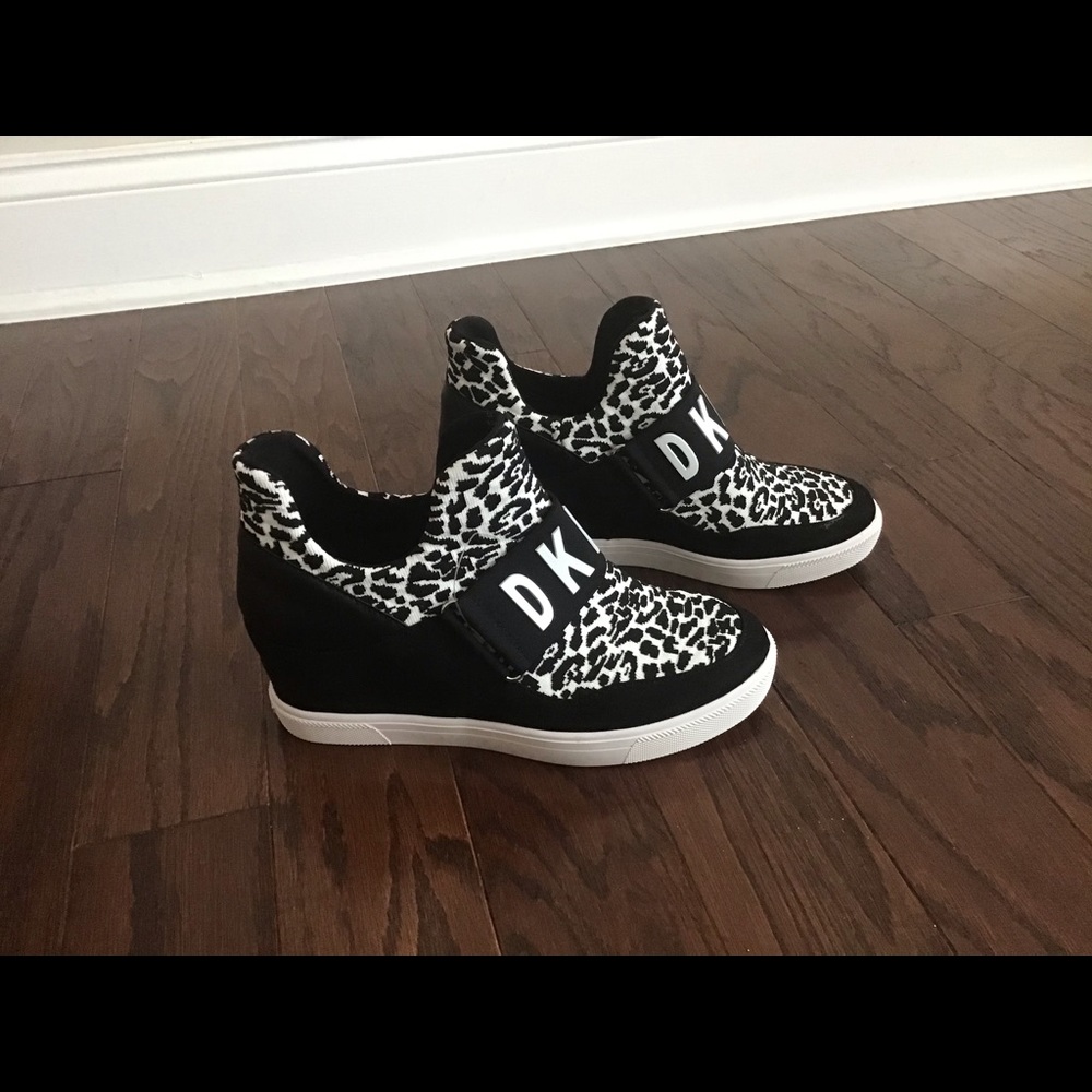 *SOLD* DKNY Cosmos Logo Wedge Slip On Sneakers - Picture 2 of 8
